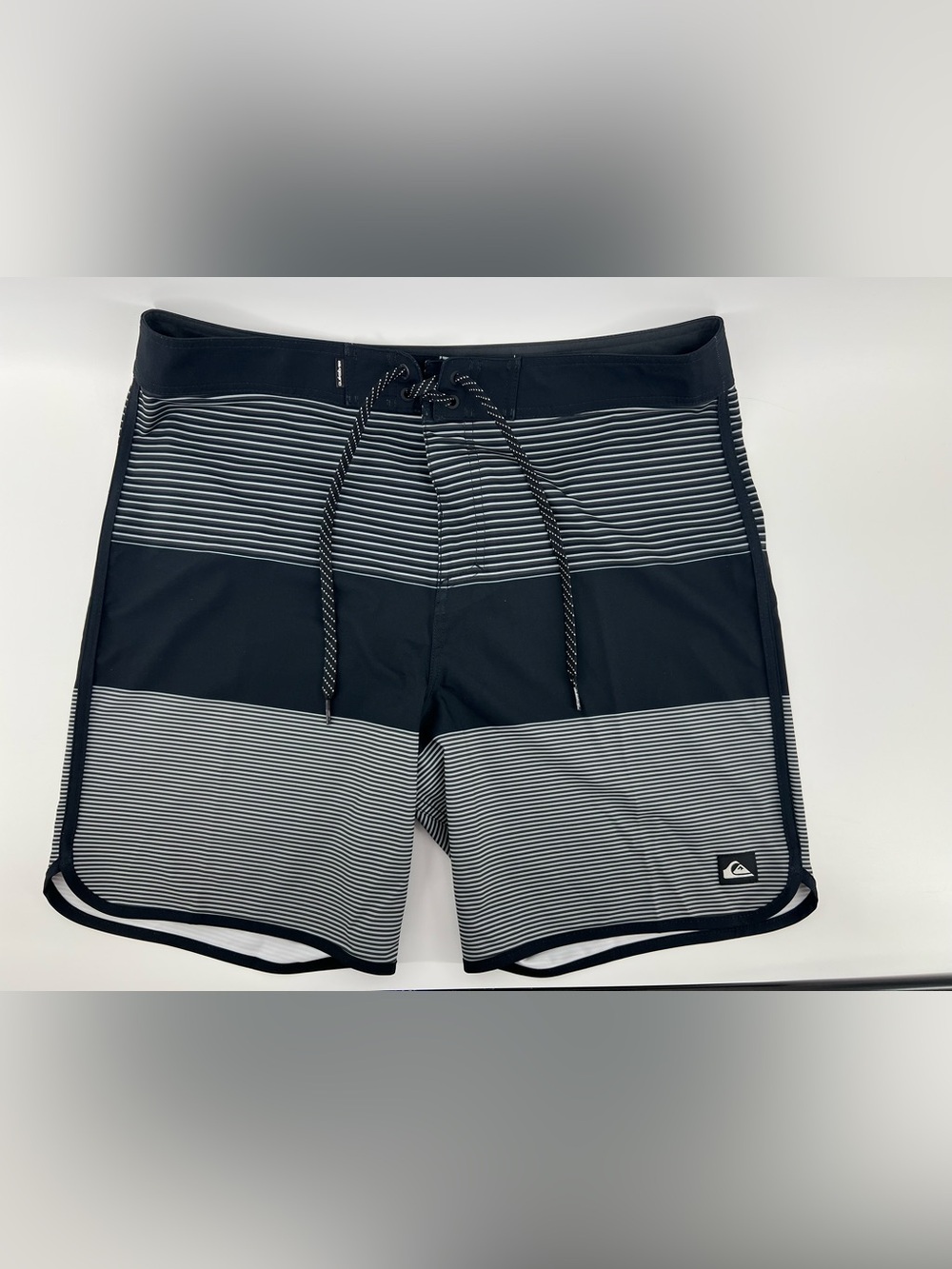 Quiksilver Surfsilk Tijuana 19" Boardshorts Black Gray Stripe Size 34 Surfwear